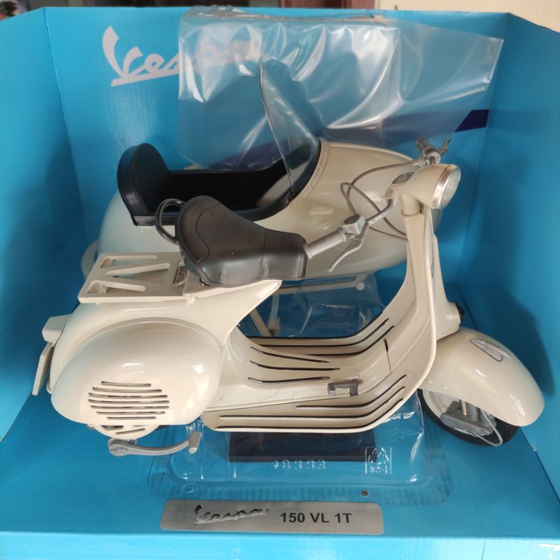 Vespa T1 Electric Scooter - Green Relax, Beige Sabbia, Black Vulcano