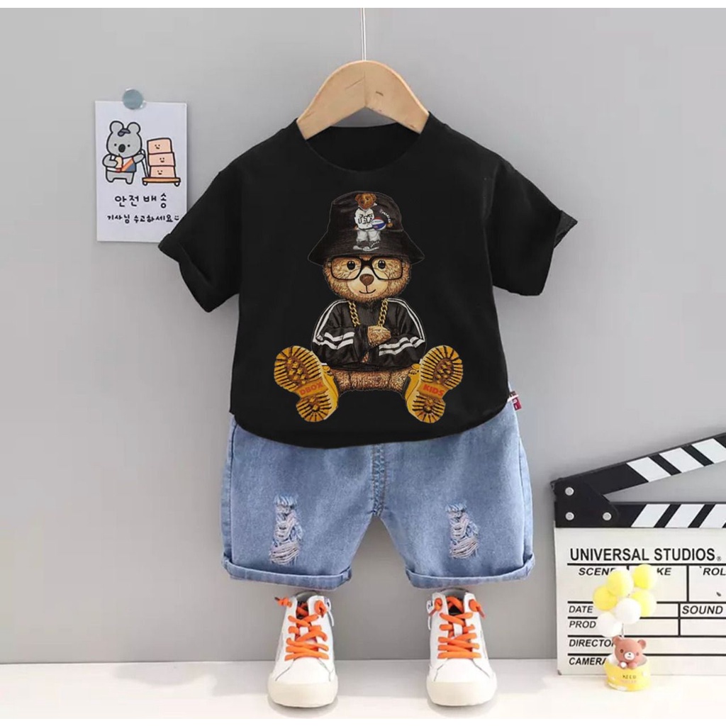 COD // FASHION ANAK MOTIF BEAR KECAMATA DENIM // PAKAIAN ANAK TERBARU ANAK USIA 6-10BLN 1-5THN LAKI-LAKI DAN ANAK PEREMPUAN // BAJU ANAK BAHAN COMBED CELANA DENIM PENDEK // MOTIF HEWAN BEAR DUDUK MEMAKAI KACAMATA // COCOK BILA DIPAKAI UNTUK PERGI JALAN2