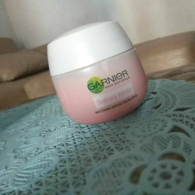 Garnier Sakura White cream spf 21