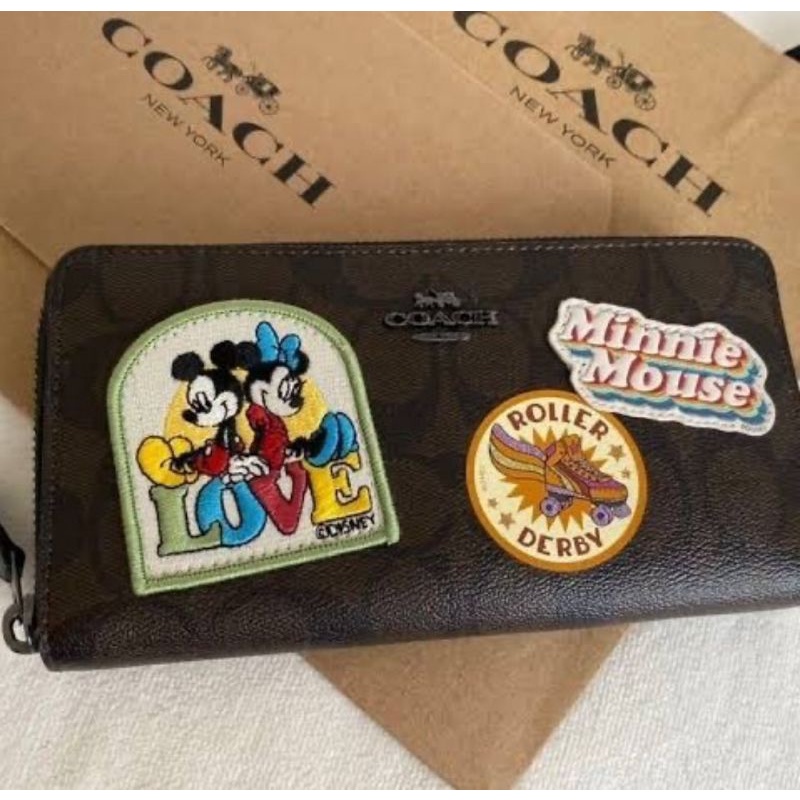 COACH ACCORDION ZIP WALLET IN SIGNATURE CANVAS WITH MINNIE / MICKEY MOUSE PATCHES (31350)