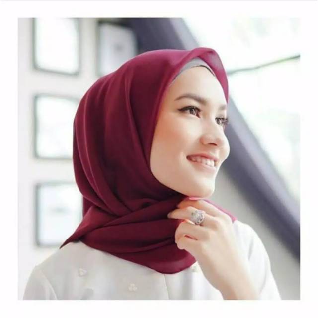 Bella Square Hijab Segi Empat Bahan Nyaman - Daily Hijab Murah - Kerudung Fashion Muslim