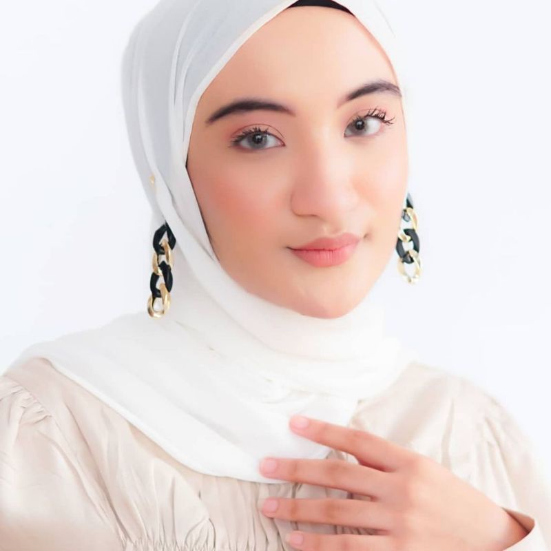 Aksesoris anting hijab chain black gold