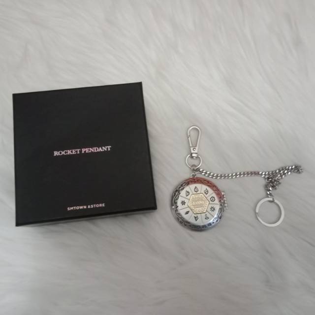 EXO 7TH ANNIVERSARY ROCKET PENDANT