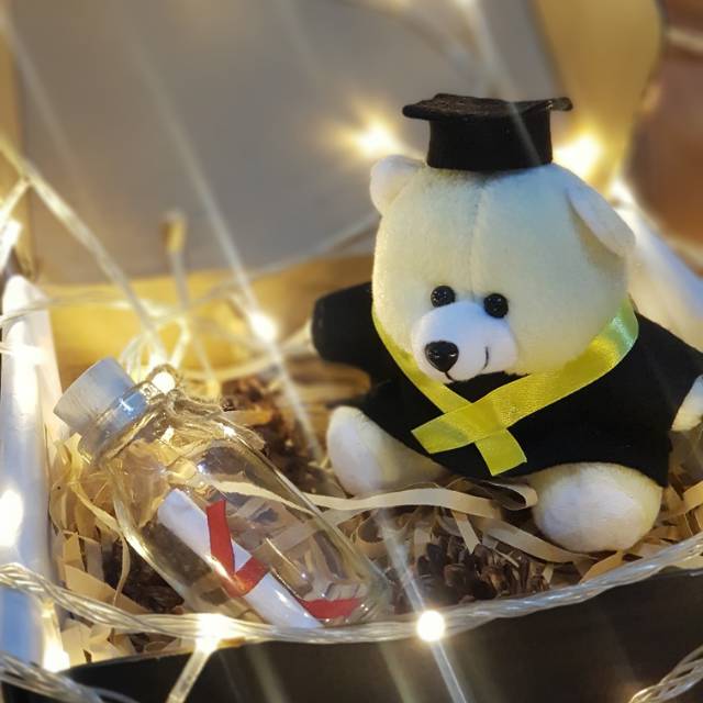 

Paris Package Gift Box / Hampers Kado Wisuda (Graduation), Ulang Tahun (Birthday), Anniversary