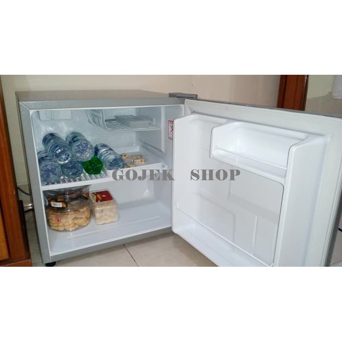 Jual Kulkas Mini Portable Aqua Sanyo Aqr D50f Simple Dan Ekonomis Shopee Indonesia