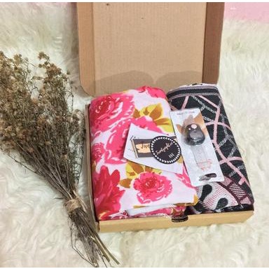 

Hampers Lebaran / Birthday / pernikahan/ anniversarry / mukenah