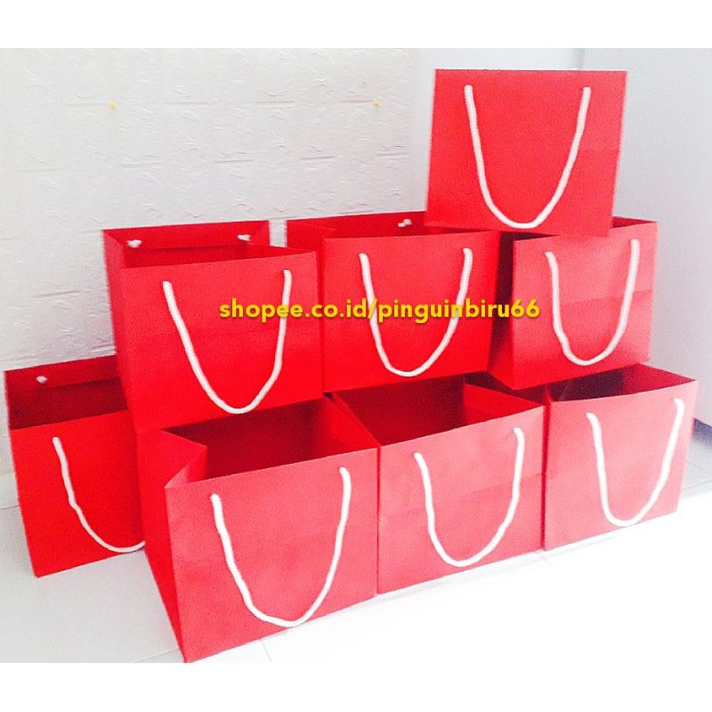 

CUBE PAPERBAG SUPER RED 18 x 18 x 18 cm SUPER PROMO