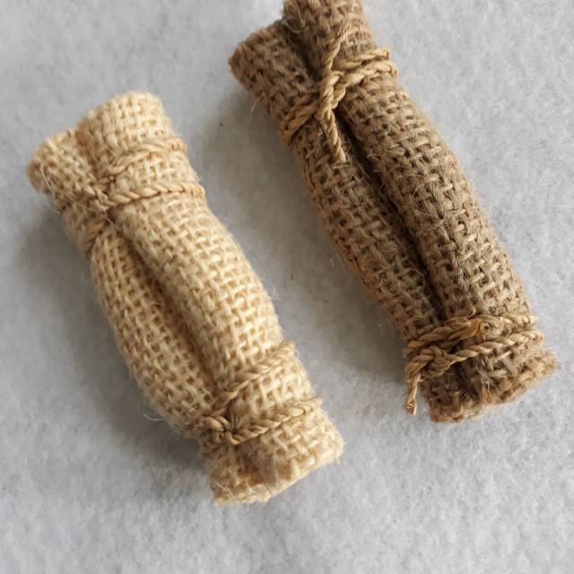 Gulungan Kain Goni Tempat Cincin