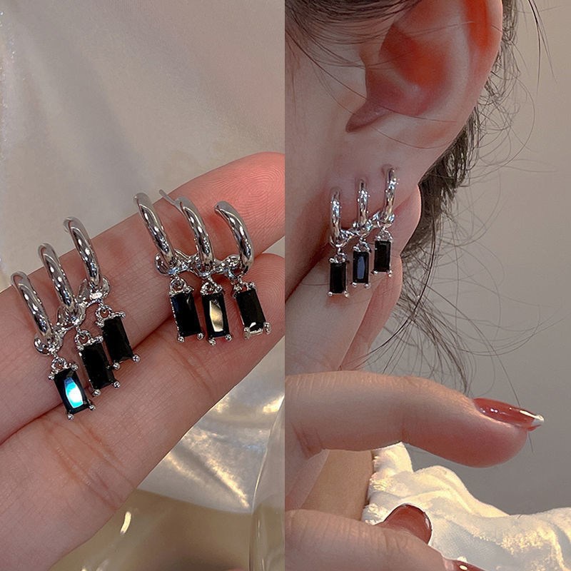 Anting Stud Silver Needle S925 Hias Zirkon Hitam Gaya Hip Hop Retro Untuk Wanita