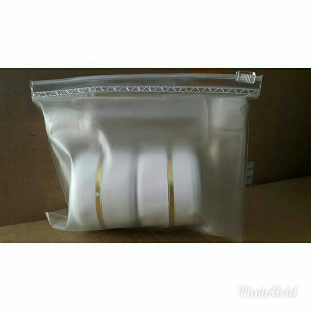 

Tas mika 14.5 x 12 cm (dijual tas aja) dpt 10 pc