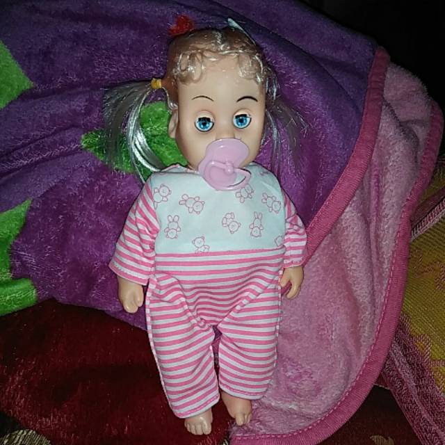 Boneka bayi bunyi (bisa nangis)