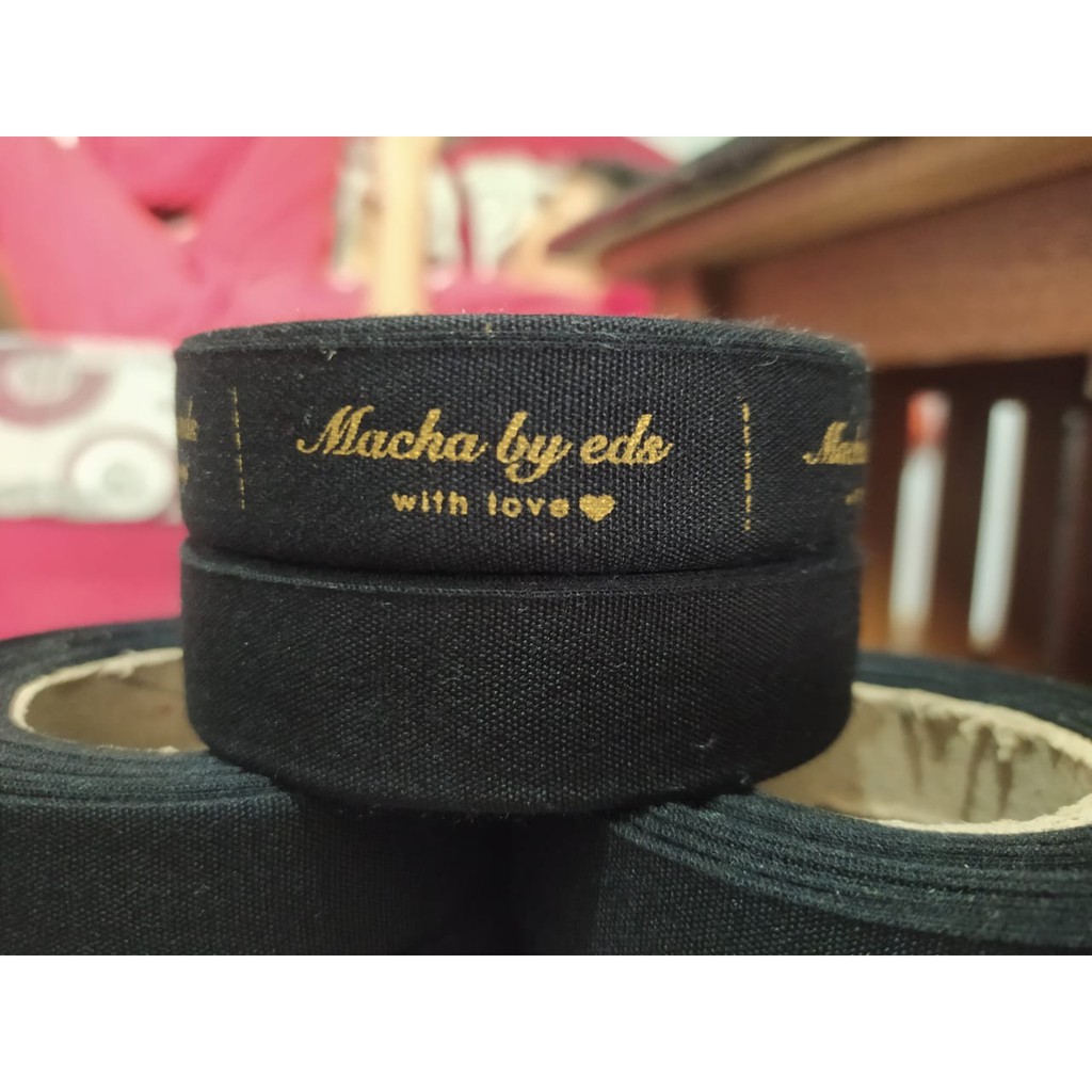 

LABEL KATUN HITAM / LABEL HIJAB / LABEL WOVEN / LABEL CUSTOM DESAIN MURAH