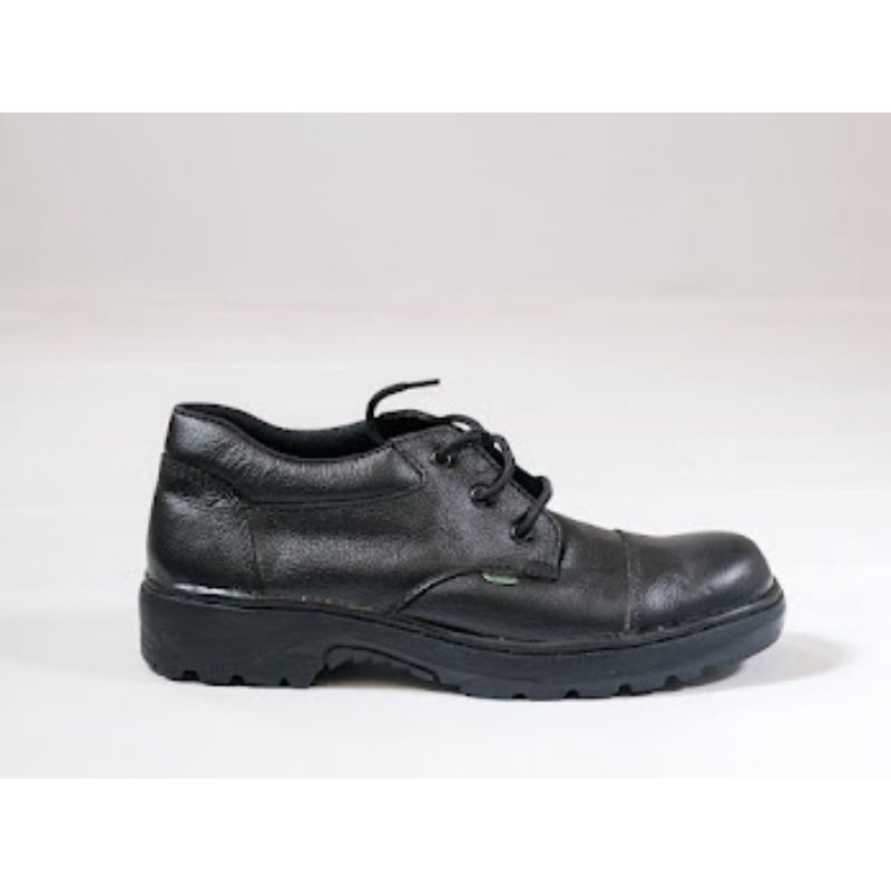 sepatu safety kulit model hitam pendek