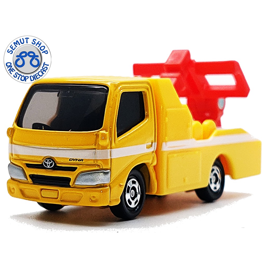 Tomica Reguler 5 Toyota Dyna Wrecker Truck Miniatur Truk derek Toyota Dyna Wrecker truck