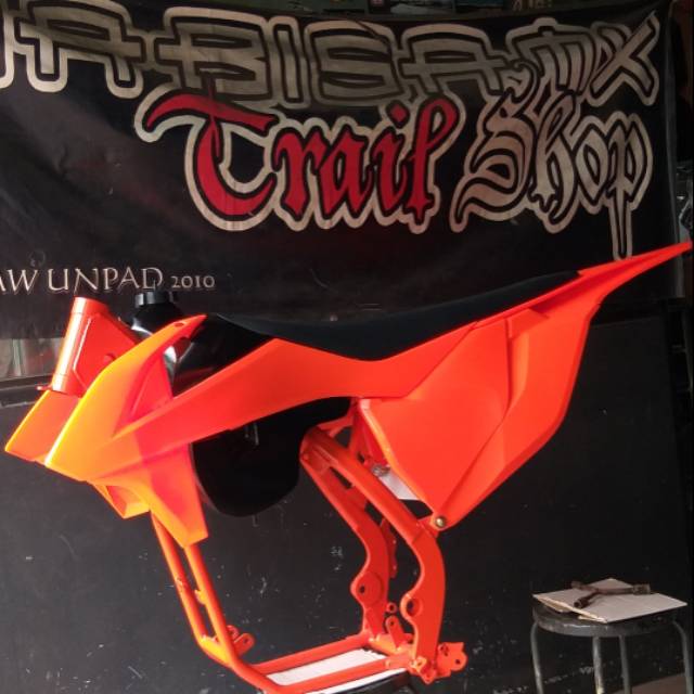 Rangka trail ktm 250 2017 plus body dan arm