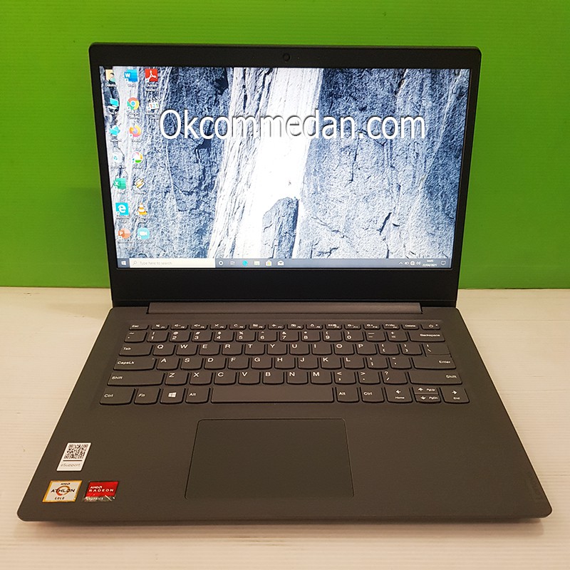 Laptop Lenovo V14-ADA AMD Athlon Gold 3150u DOS