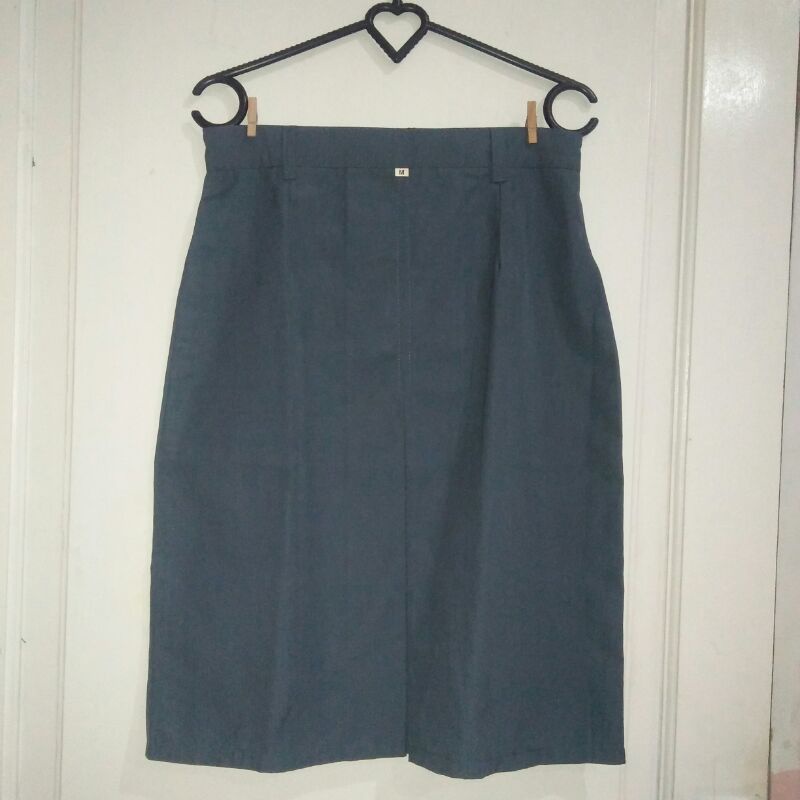 Preloved Pakaian Wanita Rok Pendek Abu SMA Size M