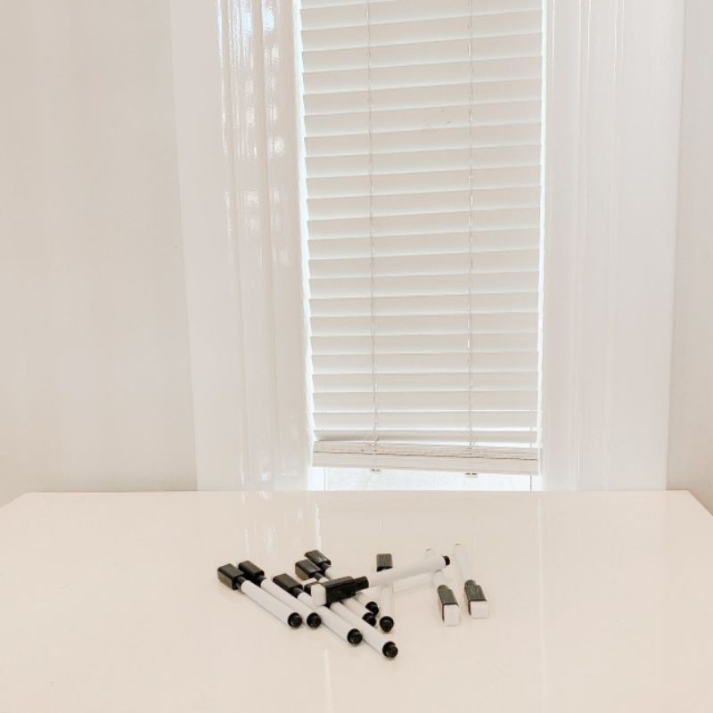 

Spidol marker dan penghapus