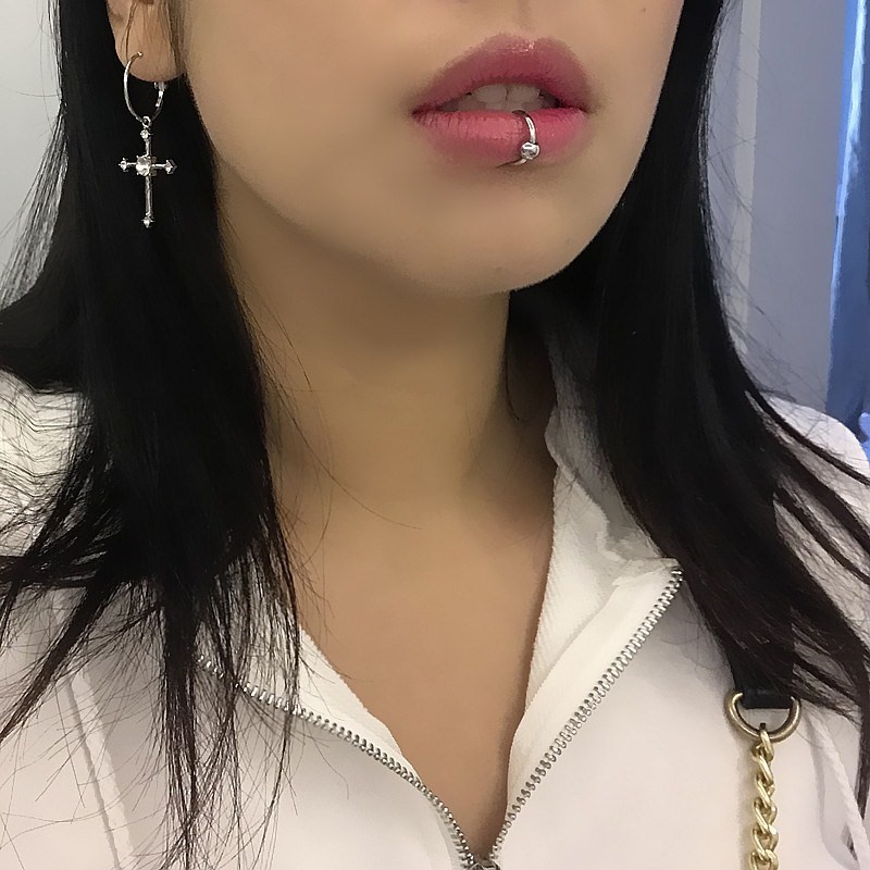 Anting Stud Bibir Palsu Gaya Hip Hop