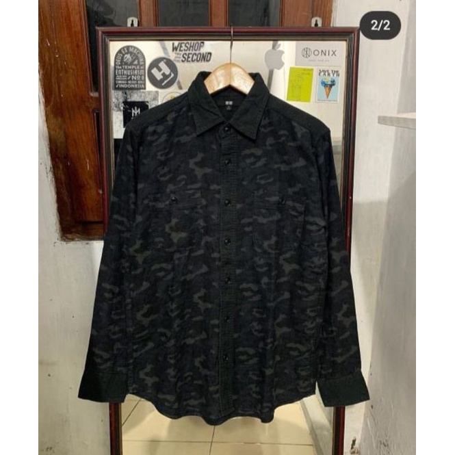 kemeja uniqlo camo