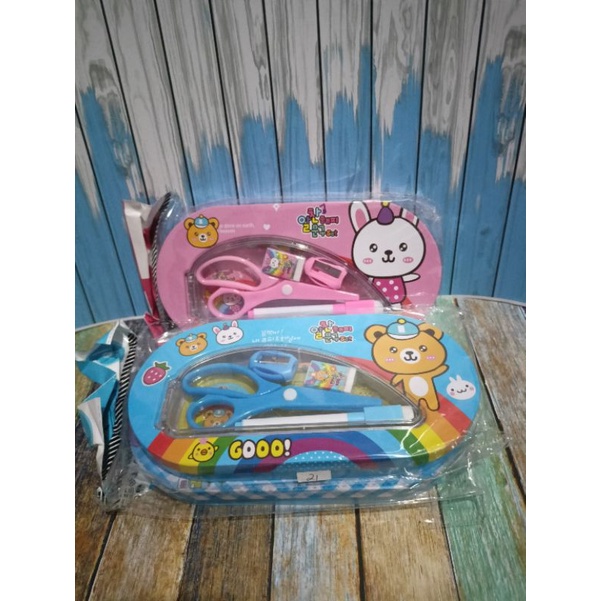 

TEMPAT PENSIL KALENG ADA ISI