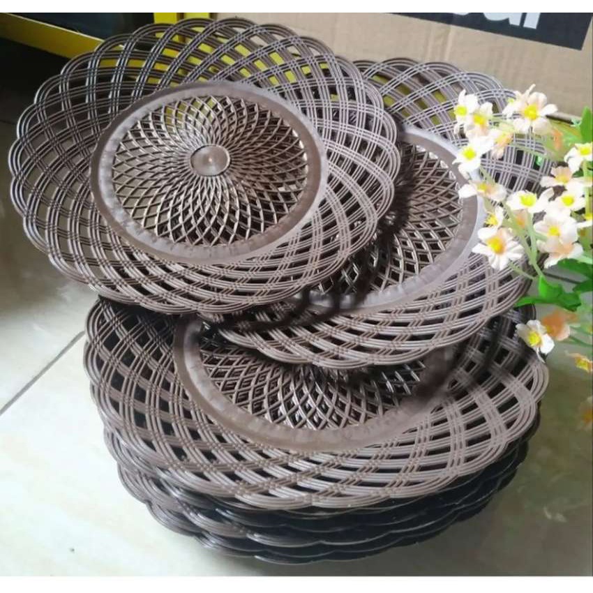 Piring Rotan Plastik Isi 1 LUSIN / Piring Plastik Motif Rotan Serbaguna 12PCS