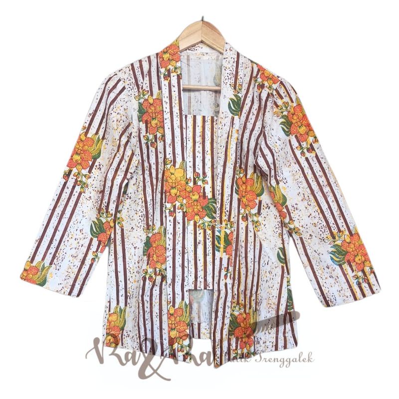 Pakaian adat jawa, Kebaya Kutu baru motif andini bulan khas Trenggalek