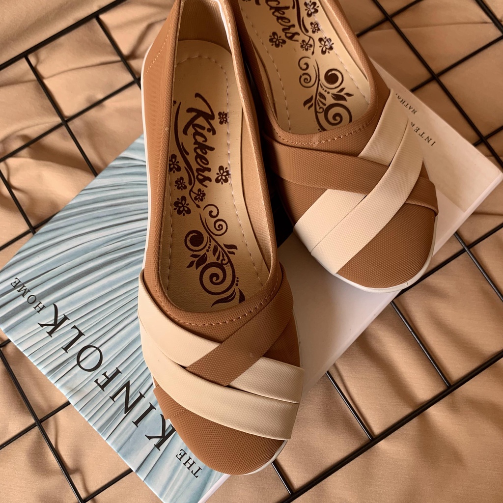 (HARGA PROMO = PACKING TANPA KARDUS) SEPATU SILANG 5 ballet flat shoes SLIP ON WANITA KEKINIAN FLATSHOES KOREAN STYLE SEPATU CEWEK SLIPON FLAT SHOES CASUAL SANTAI  RAMADHAN SALE FLATSHOES  Sepatu Wanita Flatshoes Balet Kain Nyaman Empuk