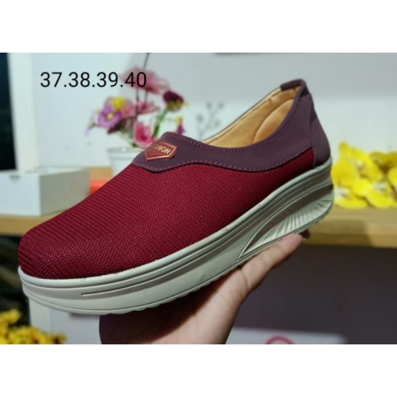 slip on cewek hils/sepatu cewek murah/sepatu cewek tinggi
