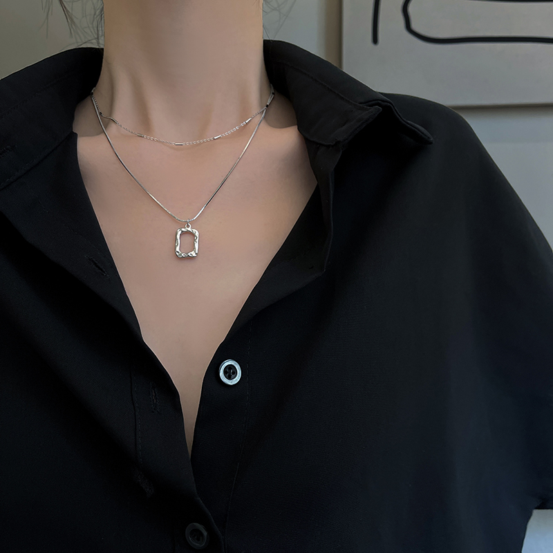 kalung titanium wanita gaya Korea sederhana double-layer kepribadian geometris kalung liontin persegi