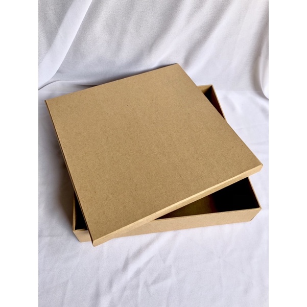 

kotak kado size 25x25x5