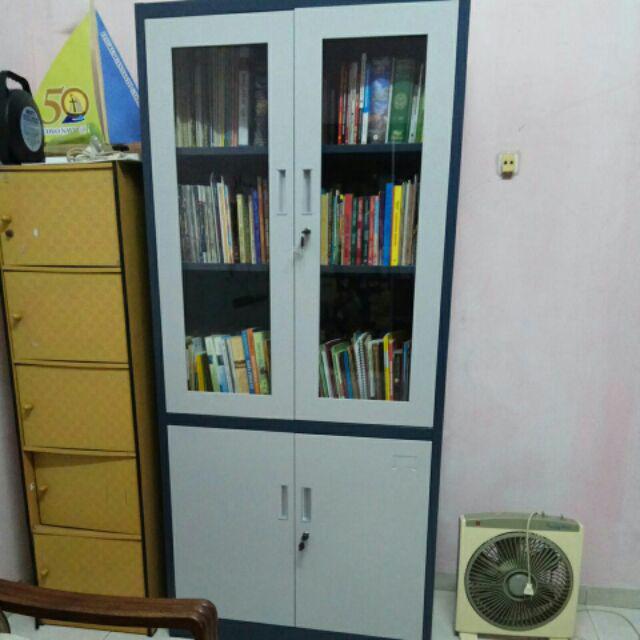 Lamari Arsip Kombinasi Kaca Dan Plat Besi Pintu Kupu