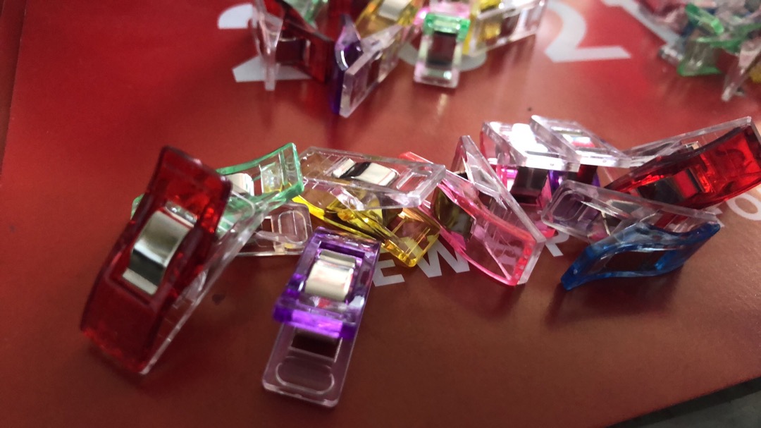 60 Pcs Klip Gantungan Pakaian Multifungsi Bahan Plastik Warna-warni