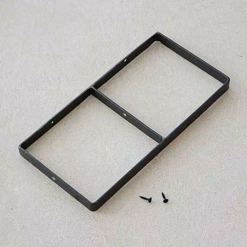 Besi bracket penyangga rak dinding.  Rak dinding industrial