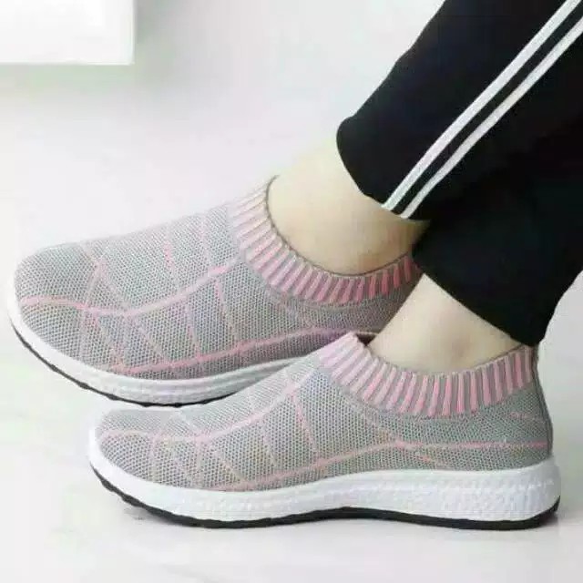 SEPATU WANITA SLIP ON VENOM MD 04 TERBAIK