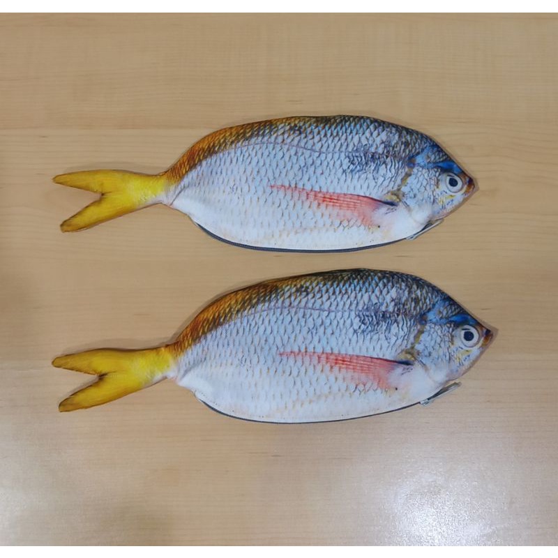 

Tempat Pensil Pouch Ikan Kuwe Ekor Kuning