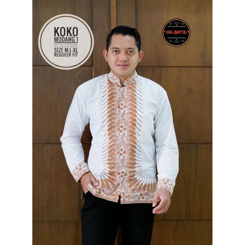 KOKO MODANG PUTIH SM BATIKSOLOAMANAH KEMEJA BAJU BATIK PRIA SOLO LENGAN PANJANG PENDEK LAPIS FURING ATASAN BATIK PREMIUM MODERN KATUN HALUS PEKSI MERAH PEKSI WIBOWO WAYANG ABANG ARDARA AKAR ABU AKAR TOSCA ERLANGGA PRATOMO ETNICHO HOODIE CENDRAWASIH