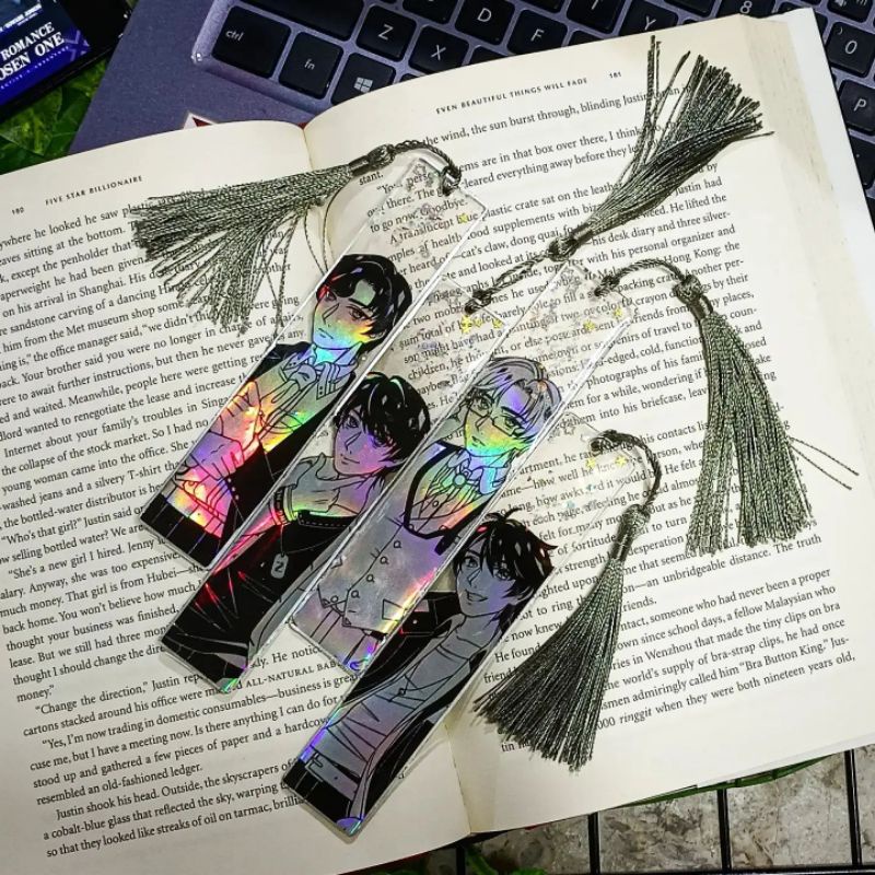 

Tears of Themis Hologram Resin Bookmark Pembatad Buku Artem Wing Luke Pearce Marius Von Hagen Vyn