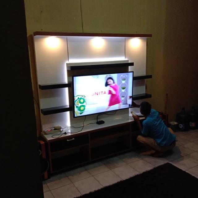 BACKDROP TV MINIMALIS