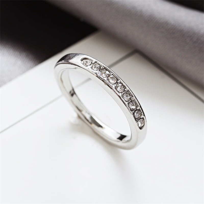 Cincin Berlian Bahan 925 Silver Untuk Wanita