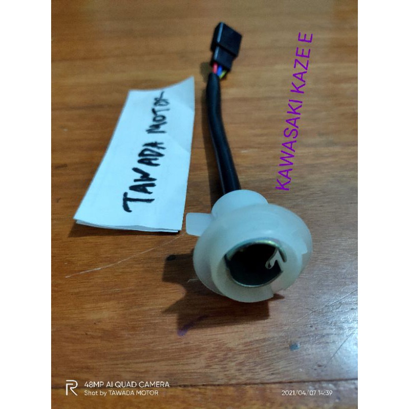 SOKET FITTING LAMPU STOP REM BELAKANG KAWASAKI KAZE E TH. 1995-1999