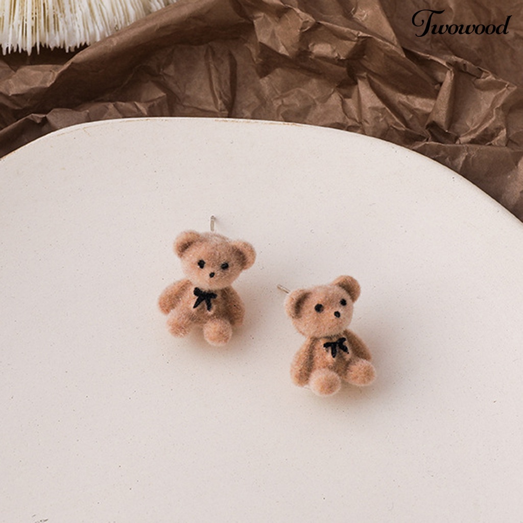 1 Pasang Anting Stud Bentuk Kartun Beruang Bahan Alloy Plush Untuk Wanita