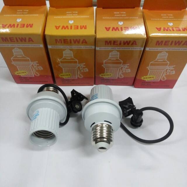 Fitting lampu Otomatis