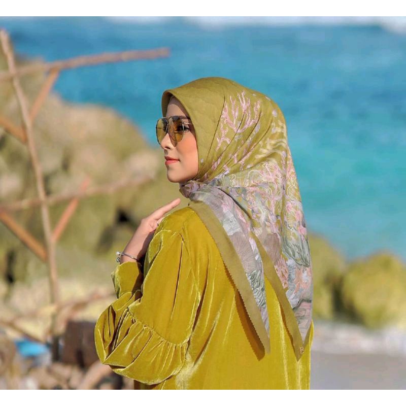 Preloved Buttonscarves mermaid mustard