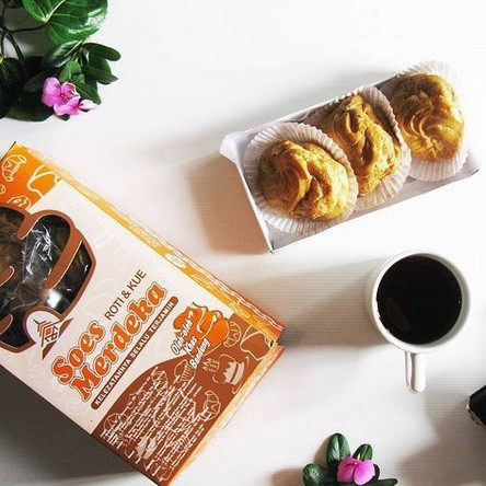 

(MIN ORDER 5 PC) SOES MERDEKA ORIGINAL CREAM ECLAIR VRUITEN RHUM OREO CAPPUCINO COKLAT MARBLE BANDUNG BEST SELLER HAMPERS HAMPER NATAL CHRISTMAS PAKET PACKAGE FESTIVE SEASON CNY CHINESE NEW YEAR MOONCAKE IMLEK LEBARAN IDUL FITRI RAMADAN GIFT OLEH OLEH