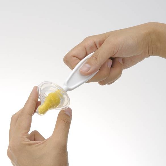 Richell Baby Soft Nipple Brush