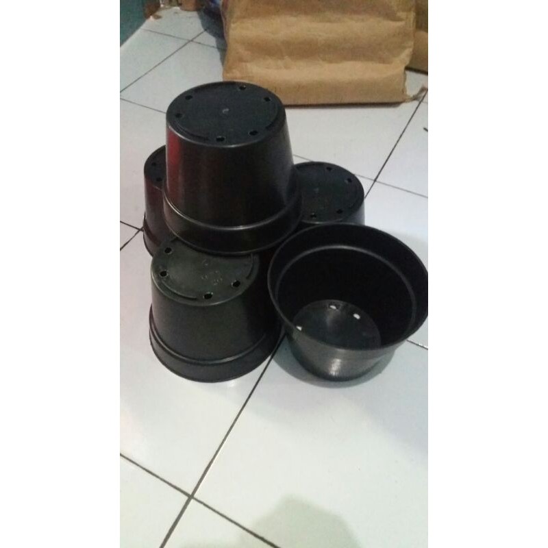 pot ukuran 20cm
