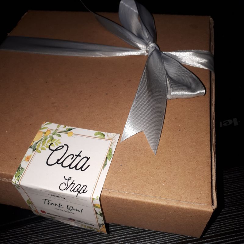 

Packaging Box Hampers 20cmx20cmx5cm