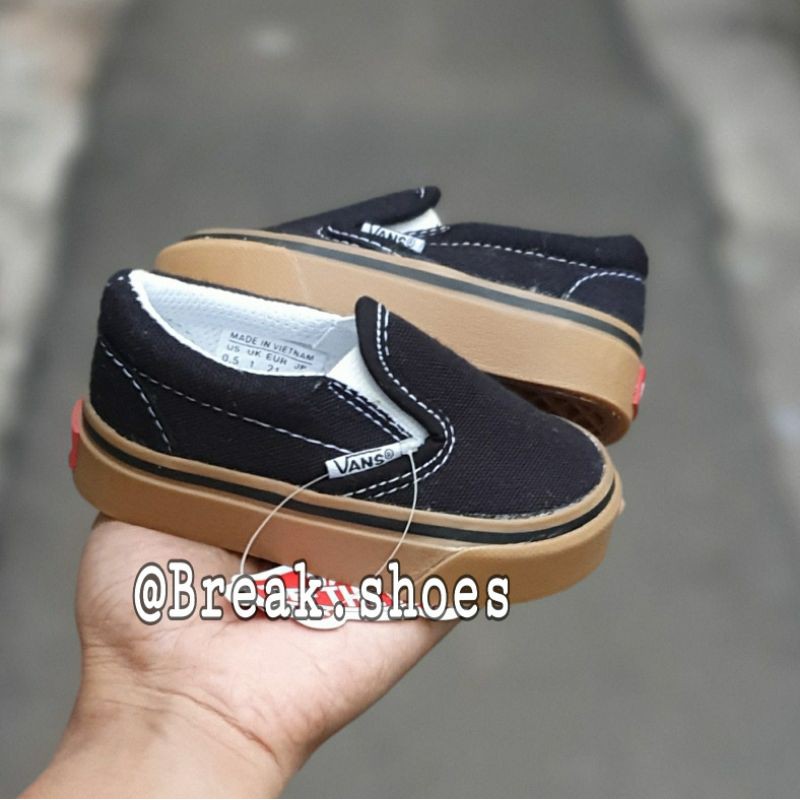 Sepatu anak slip on hitam gum / hitam krem/hitam navy sol karet