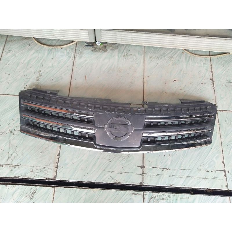 grill Nissan Livina